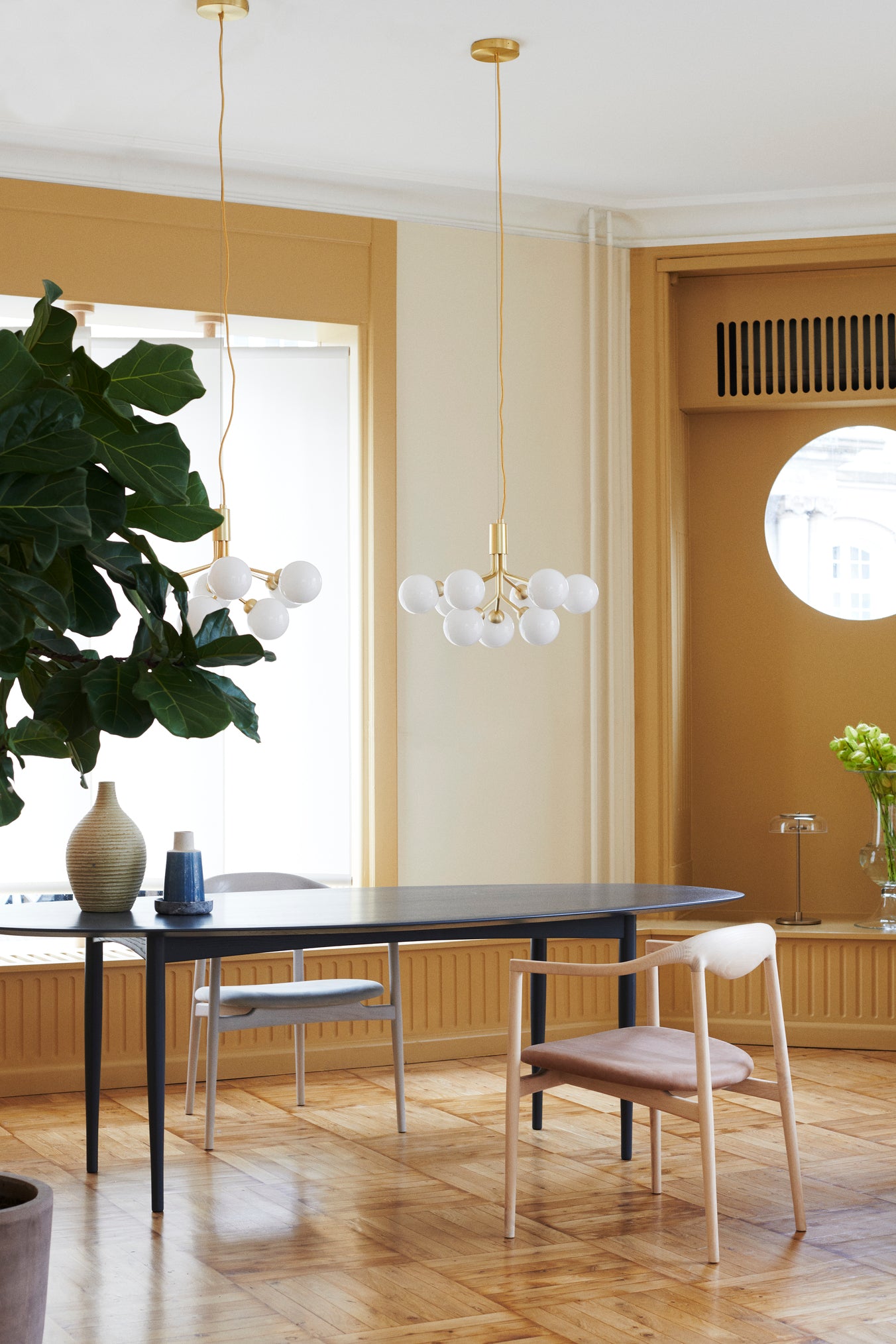 APIALES 9 BRUSHED BRASS