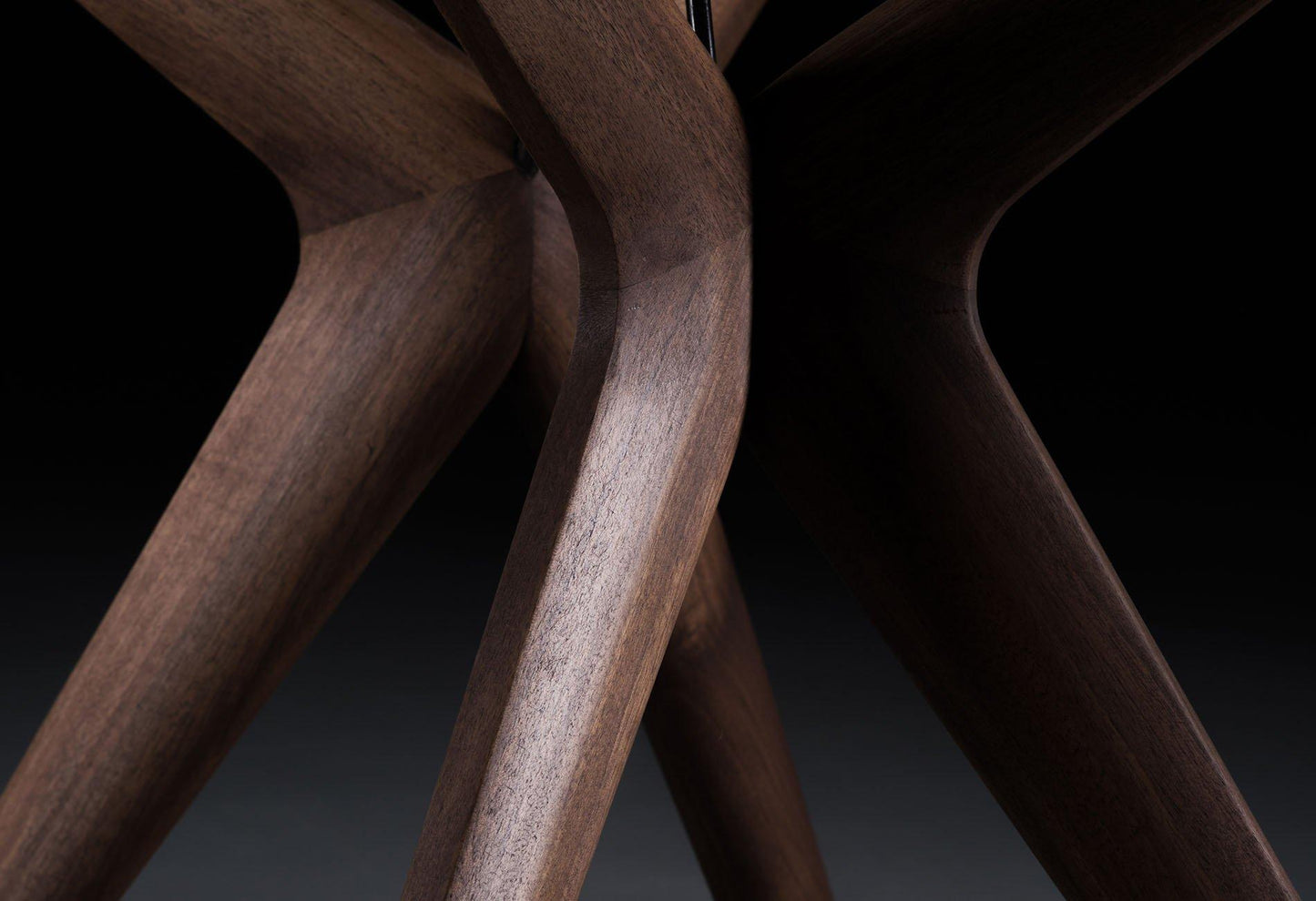 LAKRI TABLE