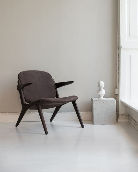 IS LOUNGE CHAIR