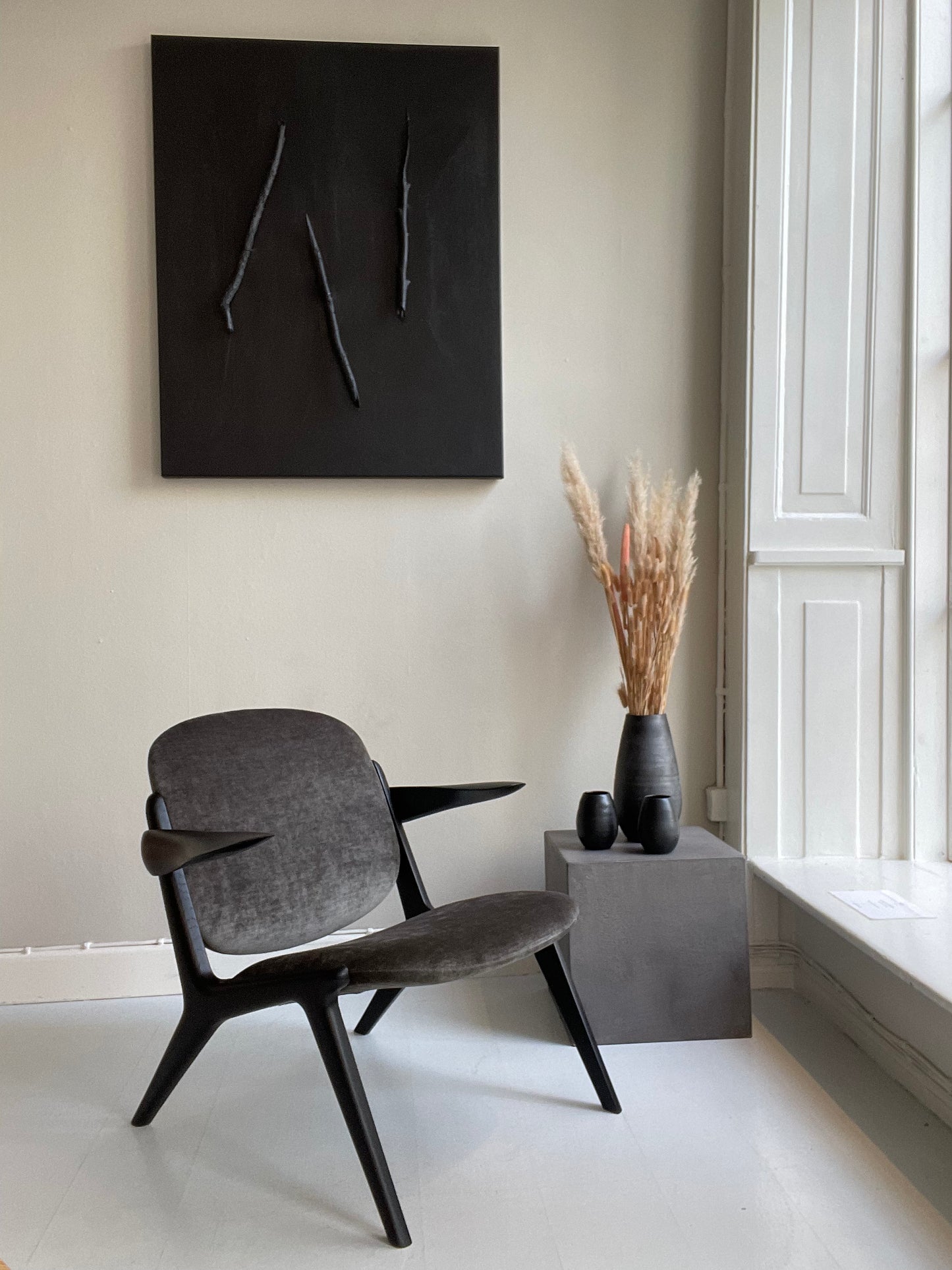 IS LOUNGE CHAIR