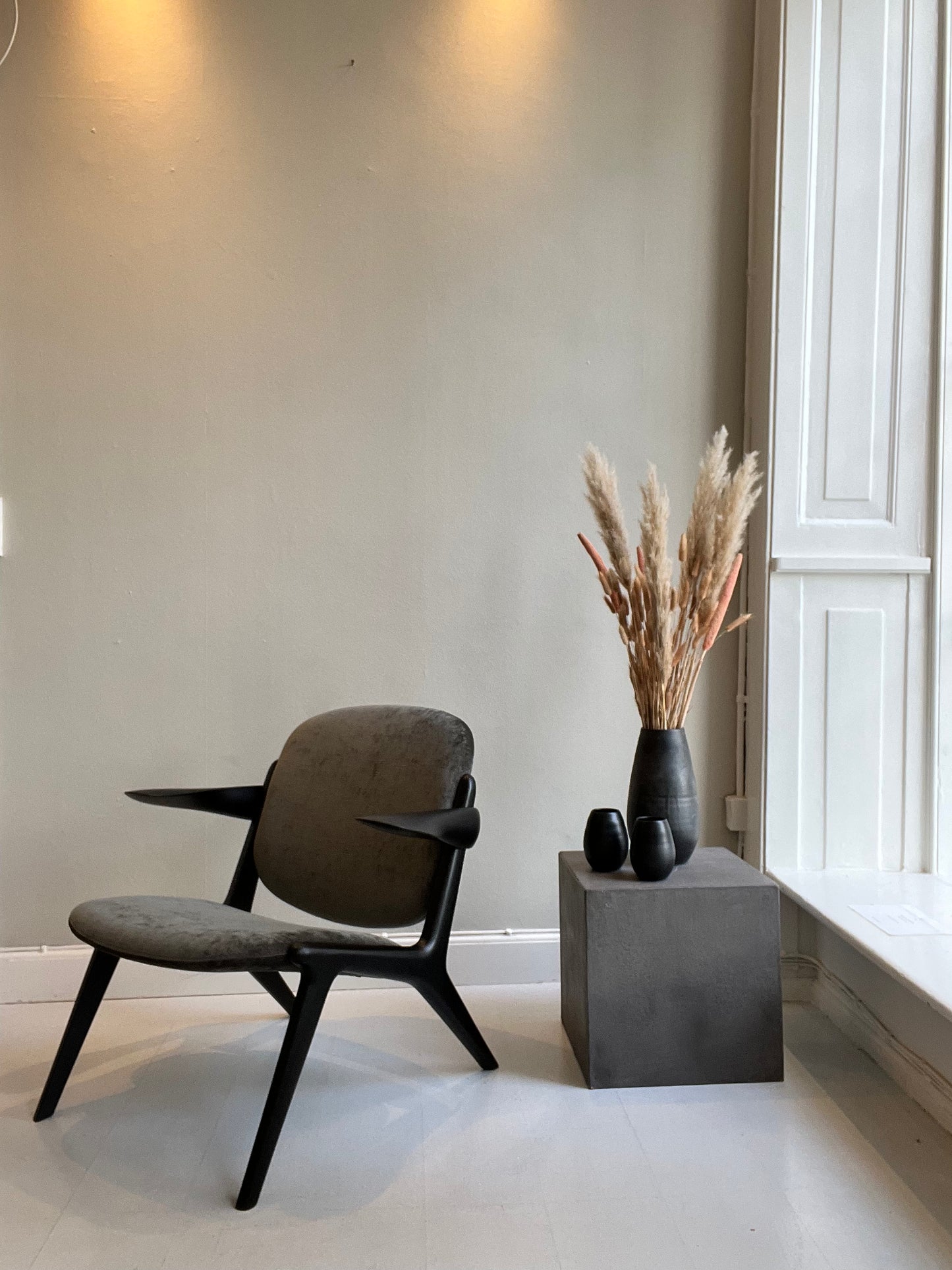 IS LOUNGE CHAIR