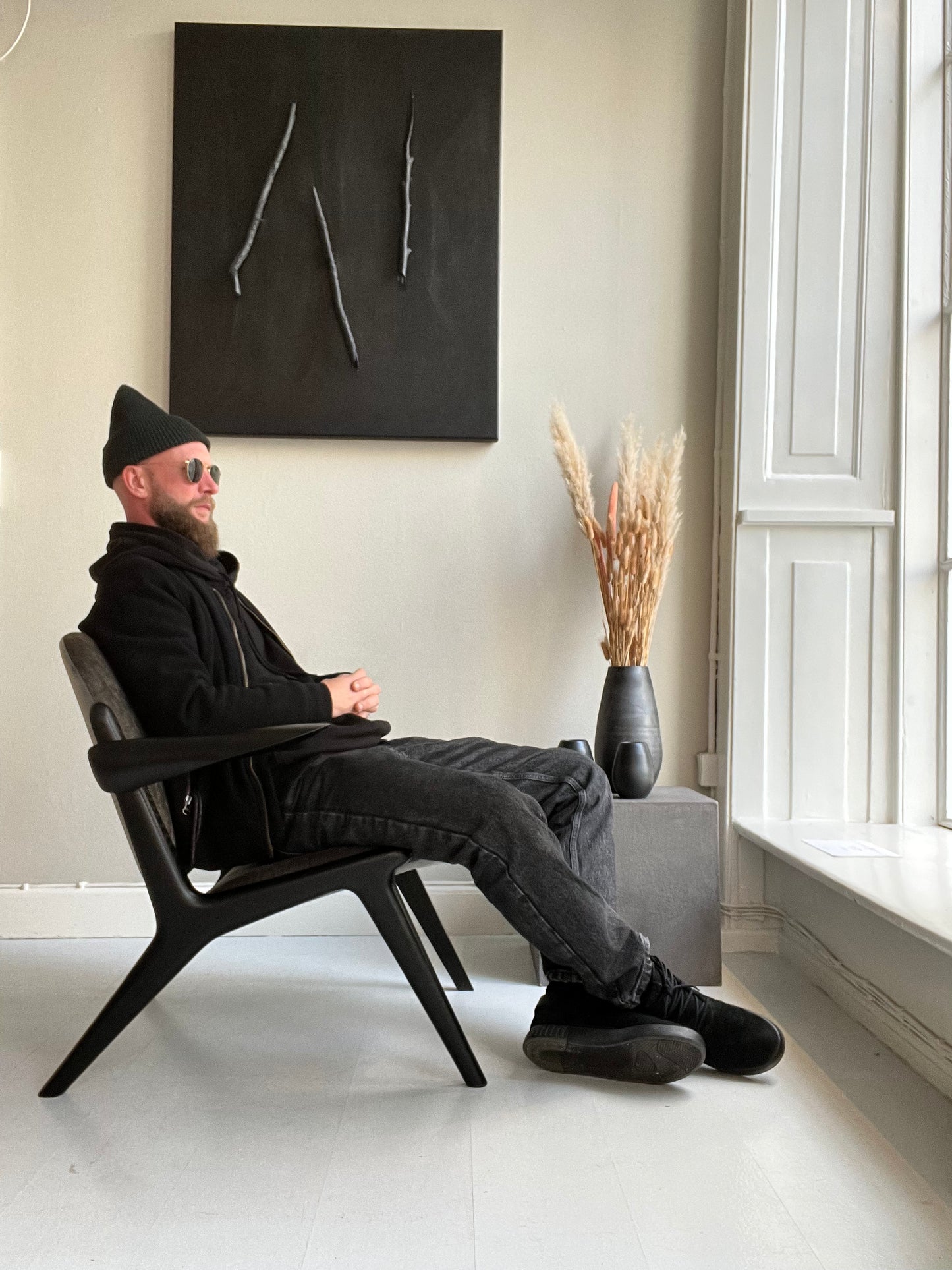 IS LOUNGE CHAIR