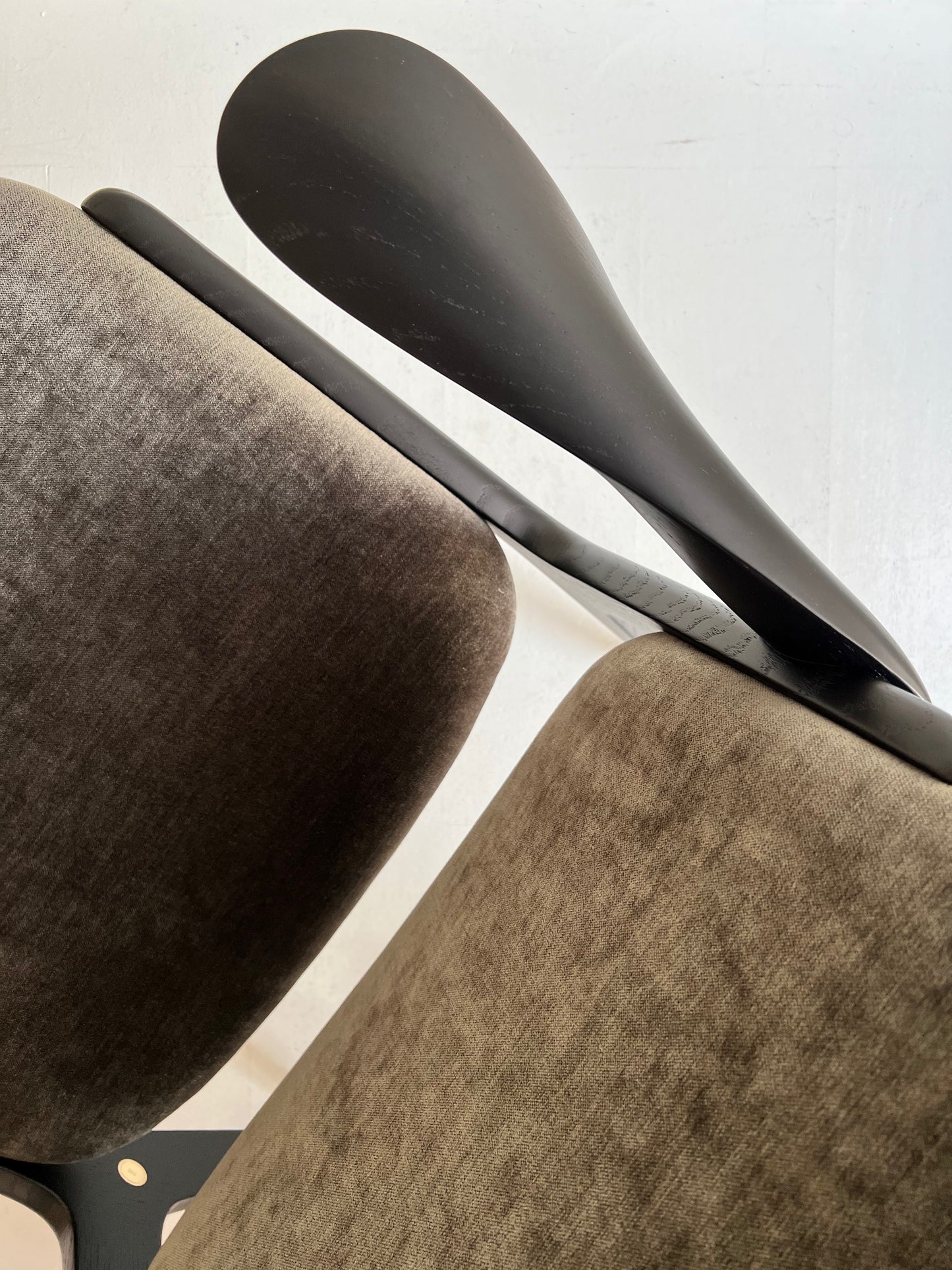 IS LOUNGE CHAIR