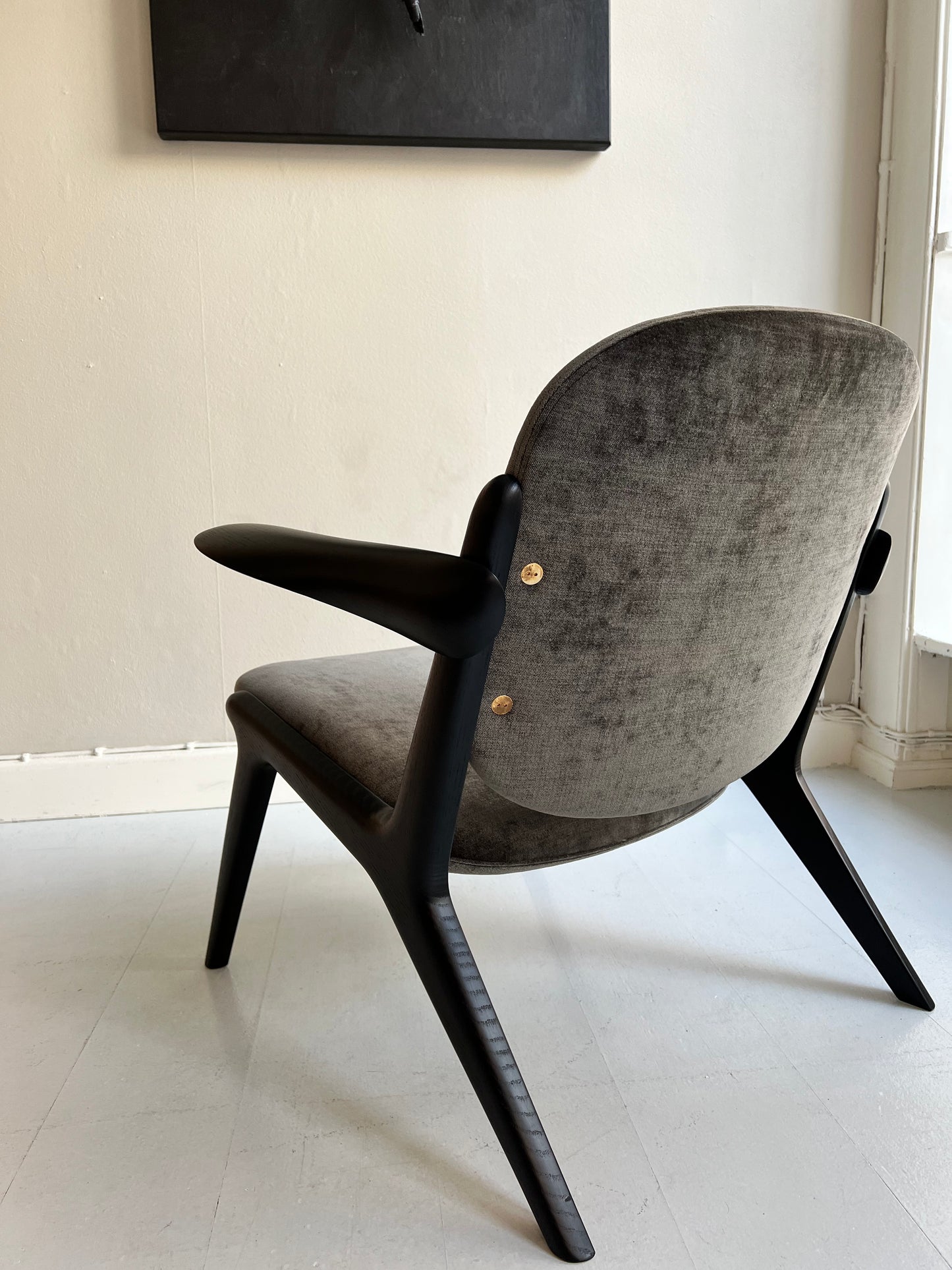 IS LOUNGE CHAIR
